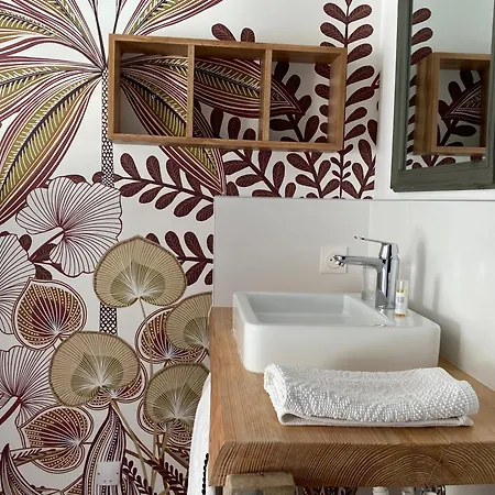 Guest house Casa Santa Giulia 4*